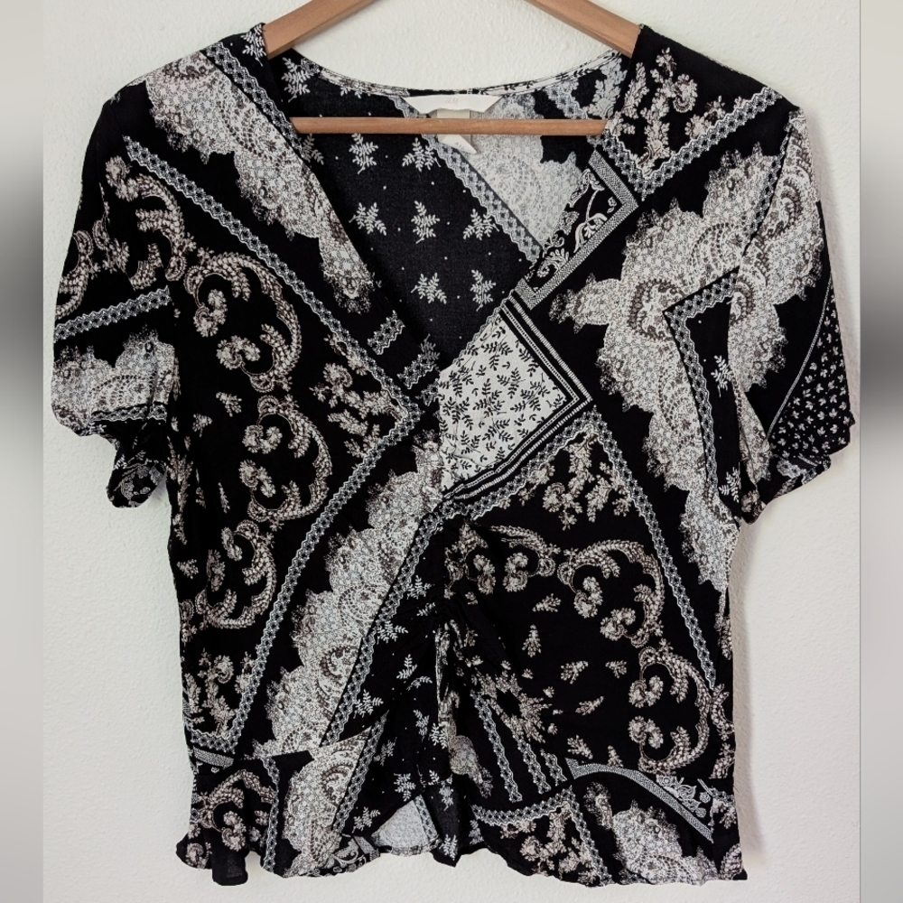H&M Women's Black and White Patterned Women's Short Sleeve Blouse, Sz M